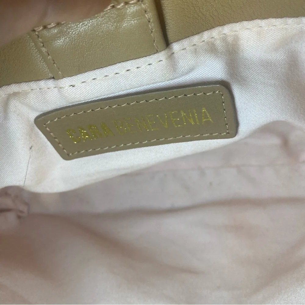 Like New CARA BENEVENIA Baguette Cappuccino Shoulder Bag